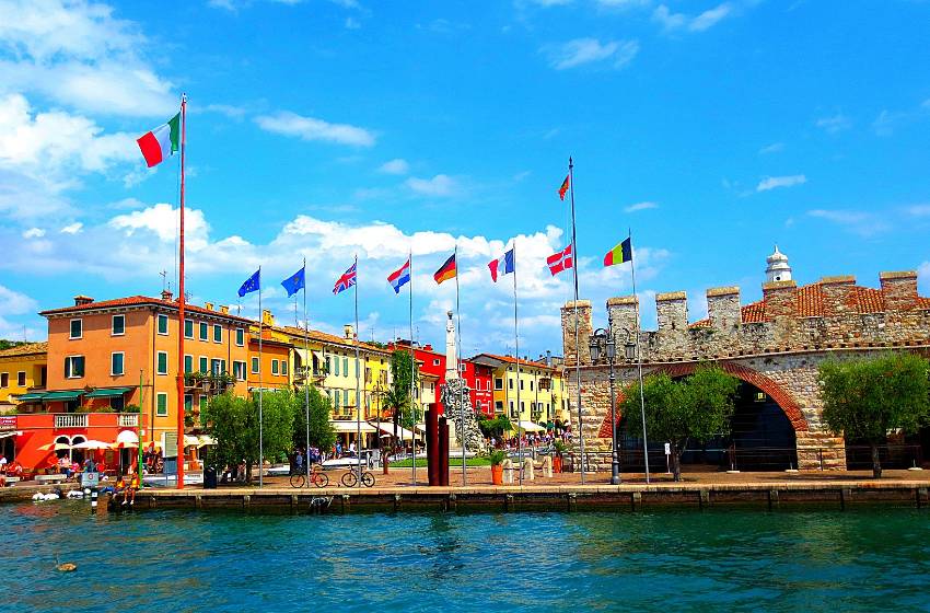 mura lazise su lago