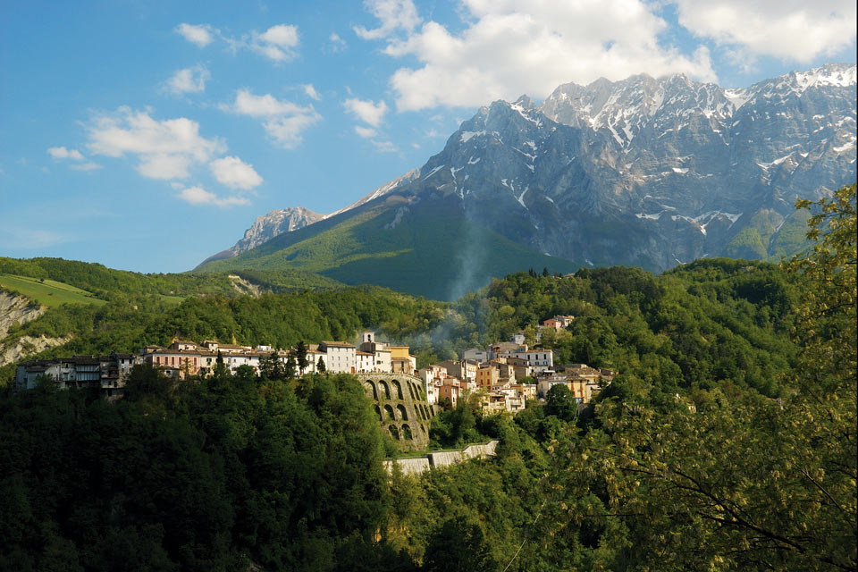 Abruzzo – Montagne e maioliche, Mete e Itinerari - La Vacanza in ...