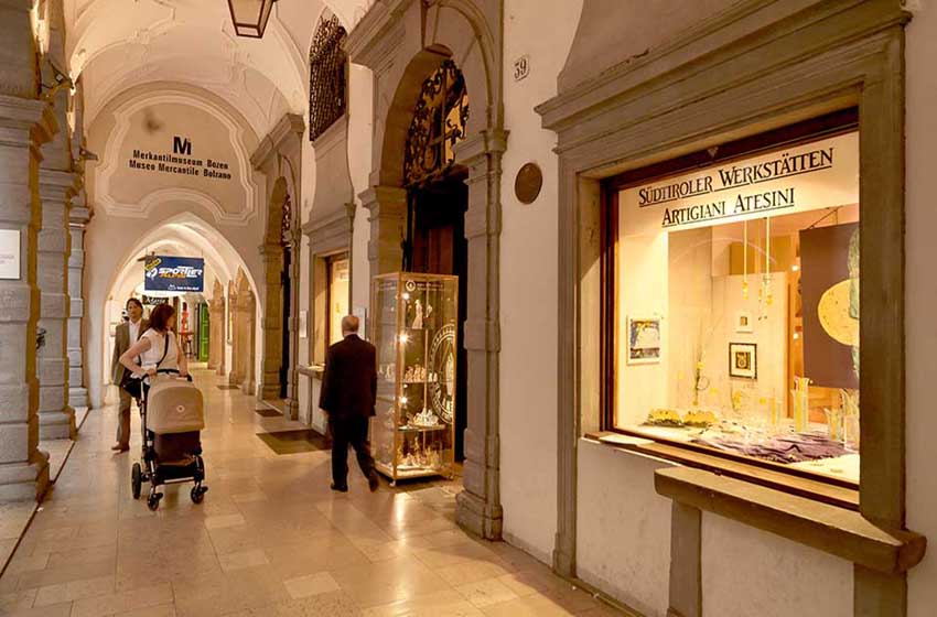 Alto Adige-Bolzano-centro storico-portici
