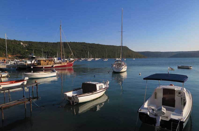 Croazia-Istria-Porticciolo di Trget-mare-barche-promontorio