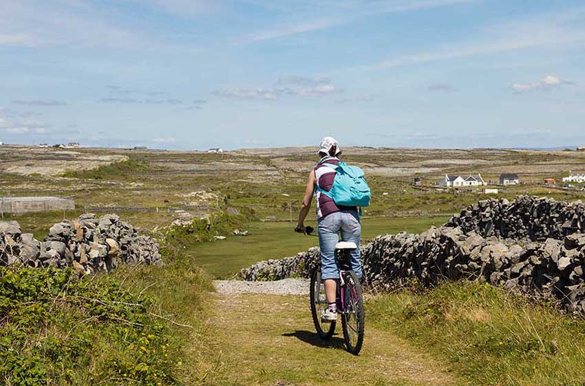 escursione-in-bicicletta-su-isola-di-Inis-Mor