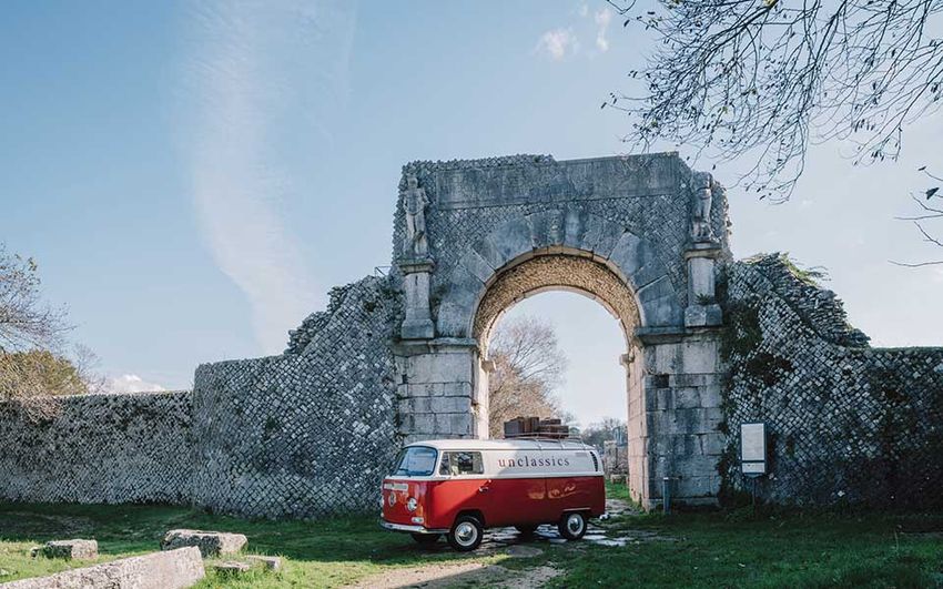 Molise-Sepino-Altilia-area archeologica-Porta Bojano-van Volkswagen Westfalia-mura