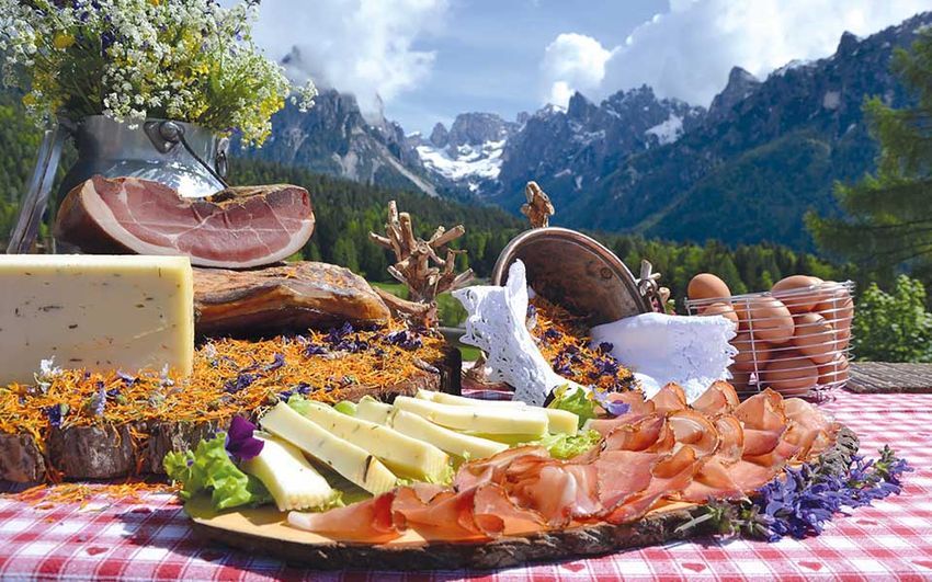 20220330-Itinerari-Trentino-San-Martino-di-Castrozza-salumi-e-formaggi-tipici