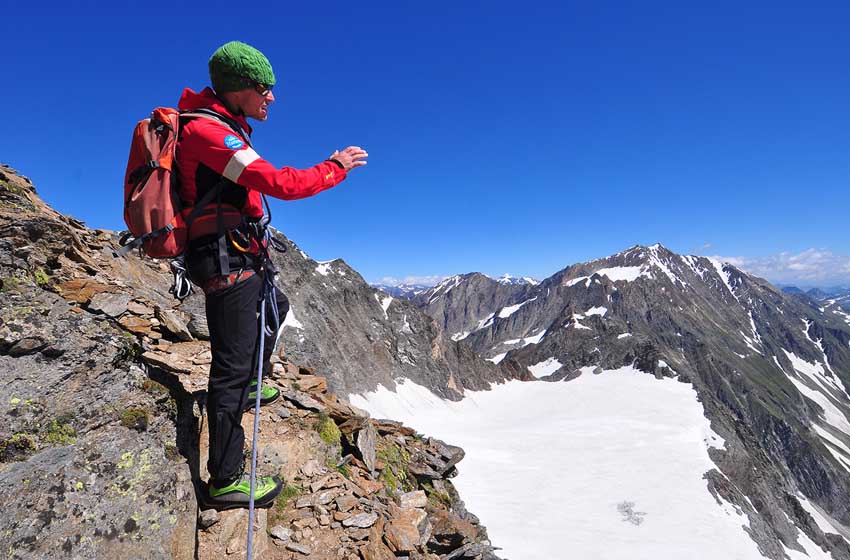 Uomo su montagna Cima delle Anime