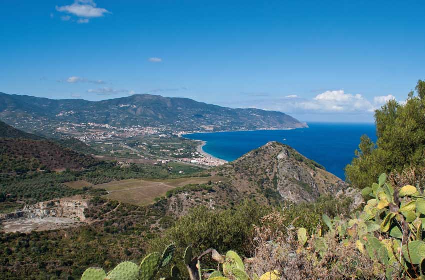 20220503_veduta-dal-santuario-di-Tindari-verso-la-costa-di-Patti