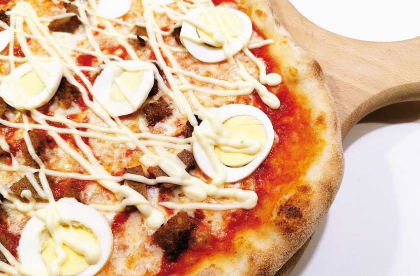 la tradizionale pizza Rossini di Pesaro