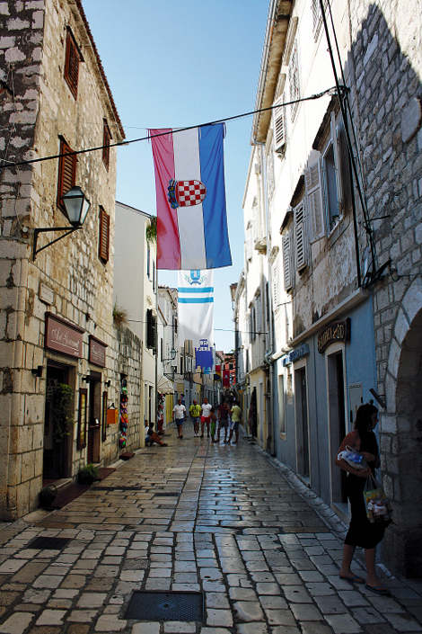 Un vicoletto del centro storico di Rab
