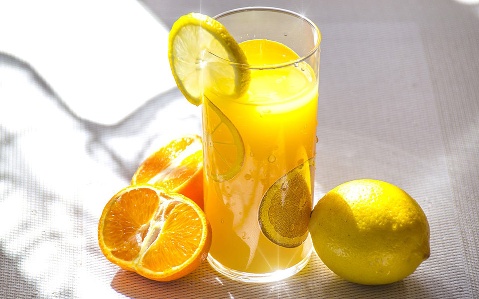 20160708_succhi-arancia-limone-vitamina-c-rasio