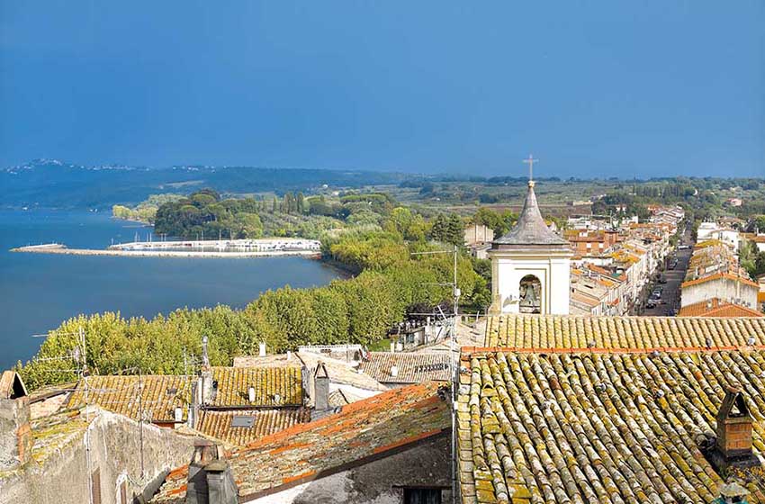 Scorcio sul lago di Bolsena da Marta