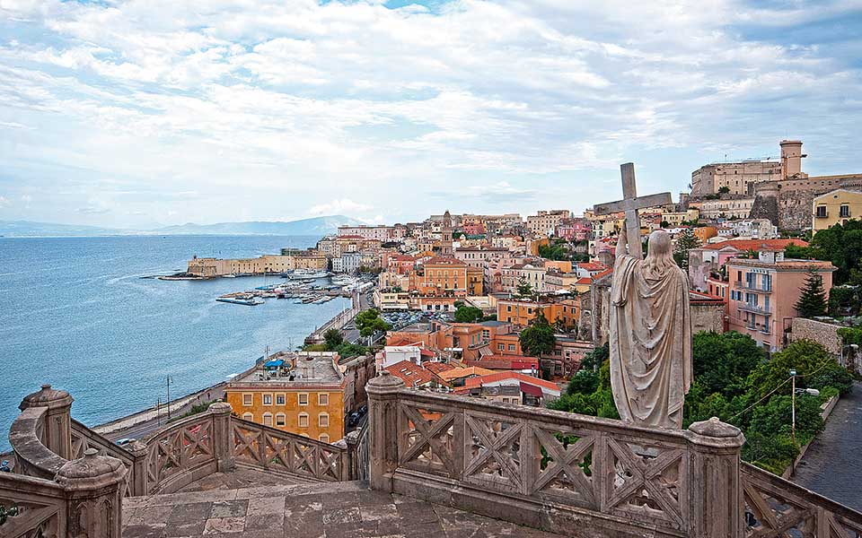 20220202_Gaeta_panorama dal piazzale della chiesa di San Francesco_sulla destra il castello