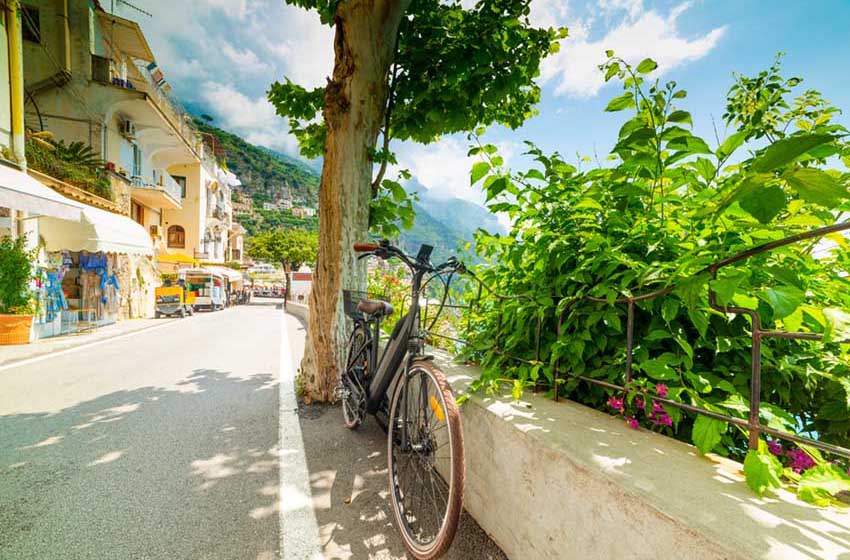 Bici su strada a Positano