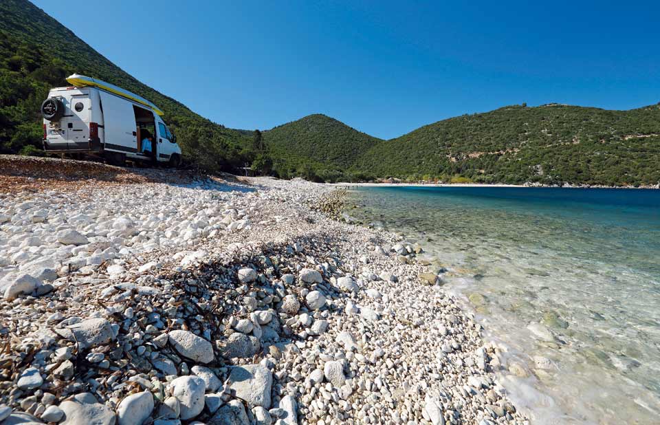 Non lontano da Sami, la spiaggia di ciottoli di Antisamos è uno dei lidi più celebri di Cefalonia
