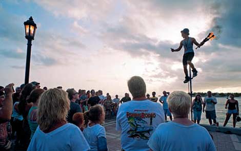 Key West, Mallory Square, dove si radunano artisti di strada e funamboli