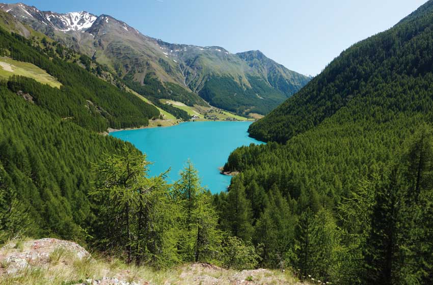 Alto Adige-Val Senales-lago di Vernago-alberi-montagne