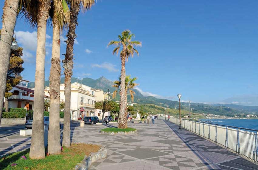 Lungomare Diamante. Calabria