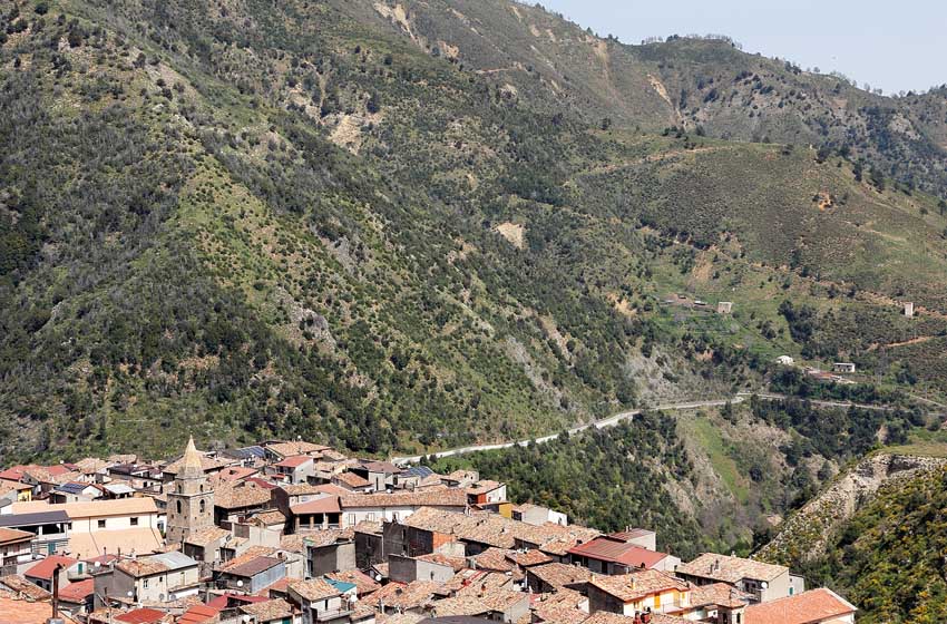 Vista sui tetti del paese di Longobucco, Calabria