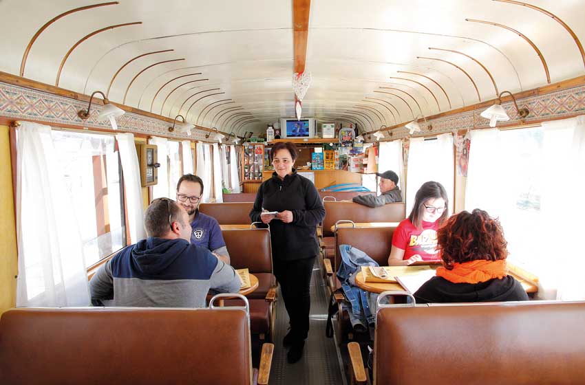Interno dello storico vagone ferroviario di San Nicola, Calabria