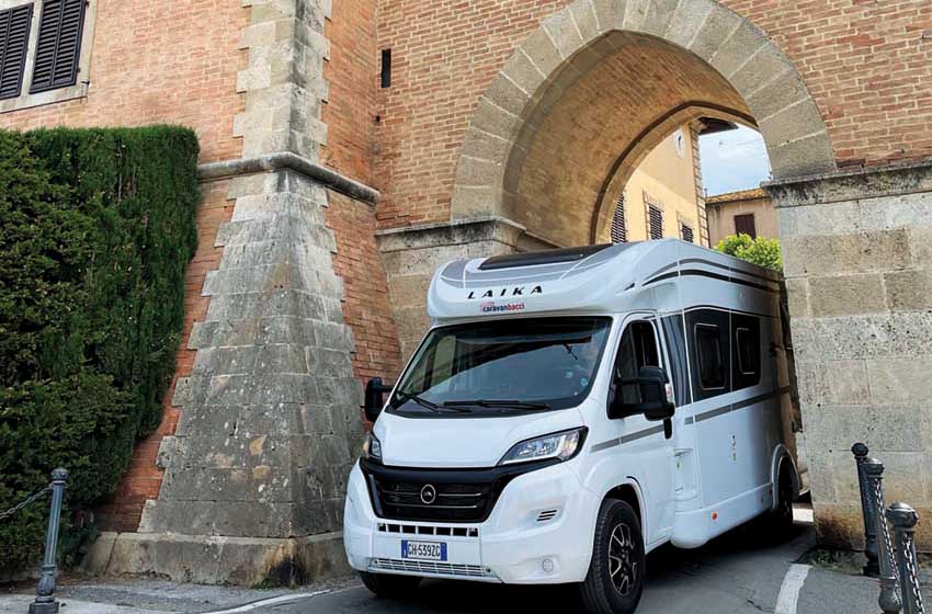 Maremma-Bolgheri-arco-camper