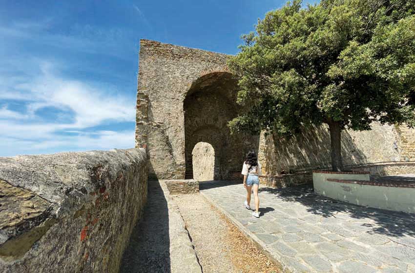 Maremma-Castiglione della Pescaia-scorcio-ragazza