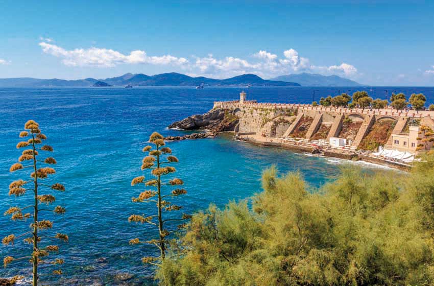Maremma-Piombino-faro della rocchetta-mare