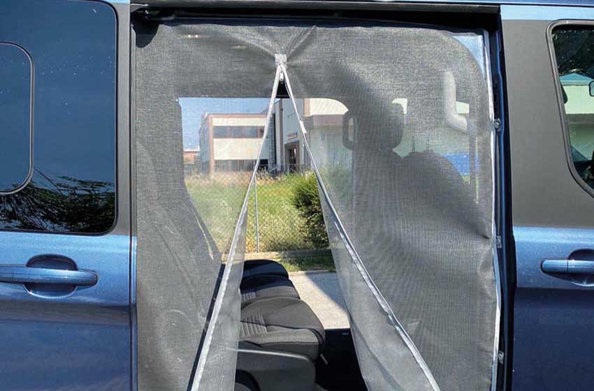 Zanzariera-per-portellone-laterale_camper