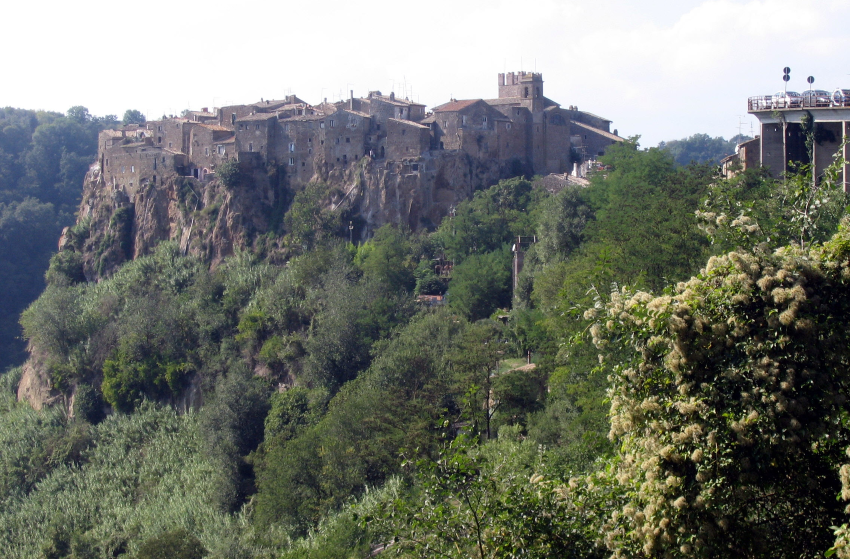 Calcata-borgo-Lazio-panorama