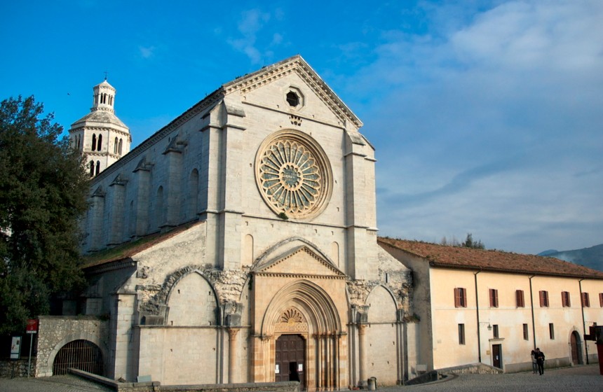 Fossanova-Priverno-Lazio-abbazia-facciata