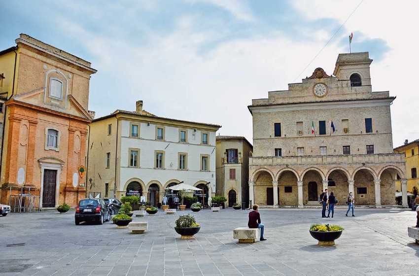 piazza a montefalco