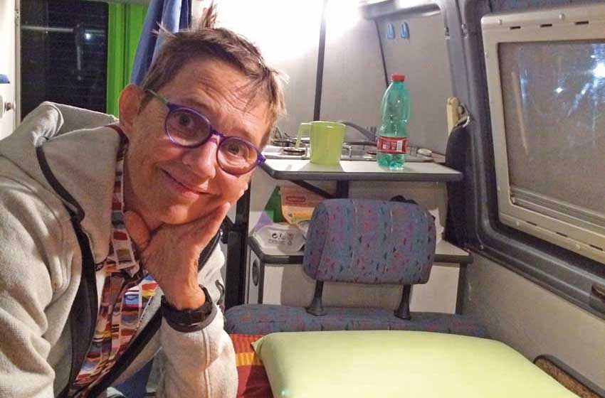 Susanna Tamaro-furgone camperizzato-interno-personaggi famosi in camper