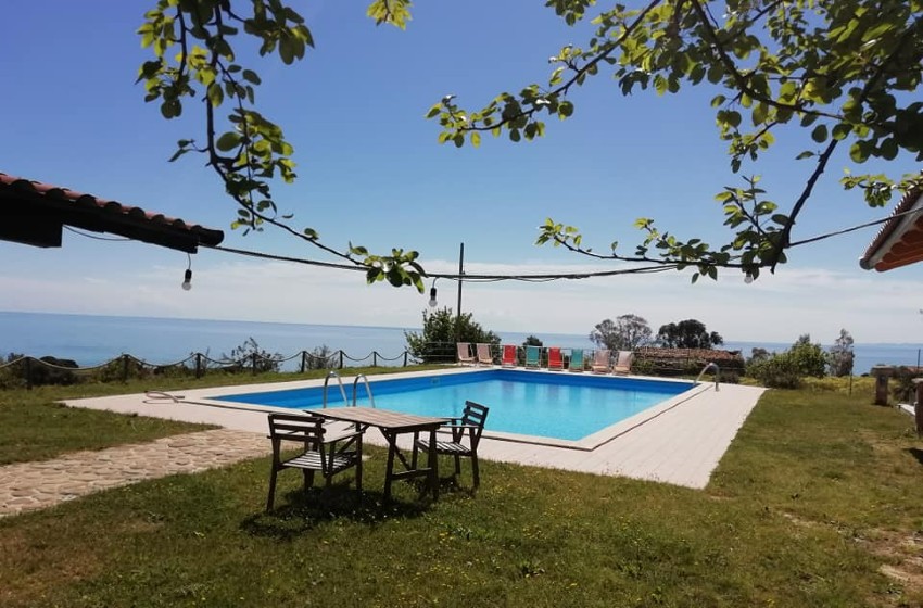 20221004-Agriturismi-Calabria-Agri-Carrozza-piscina