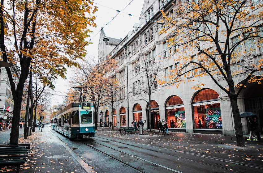 tram in città
