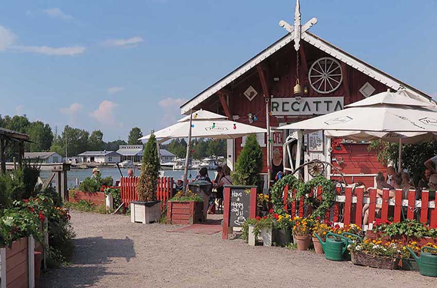 Finlandia-Helsinki ì-caffè Regatta-clienti-tavolini