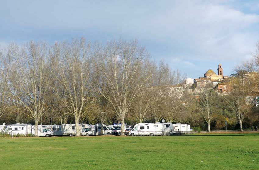 Umbria-Castiglione del Lago-area camper-borgo-prato