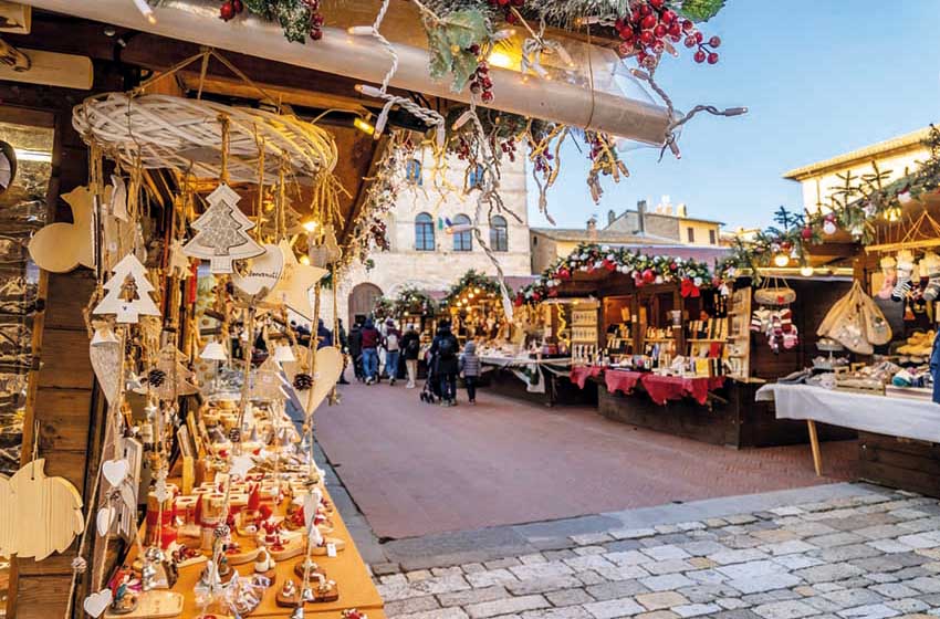 Toscana-Montepulciano-Villaggio di Natale-bancarelle
