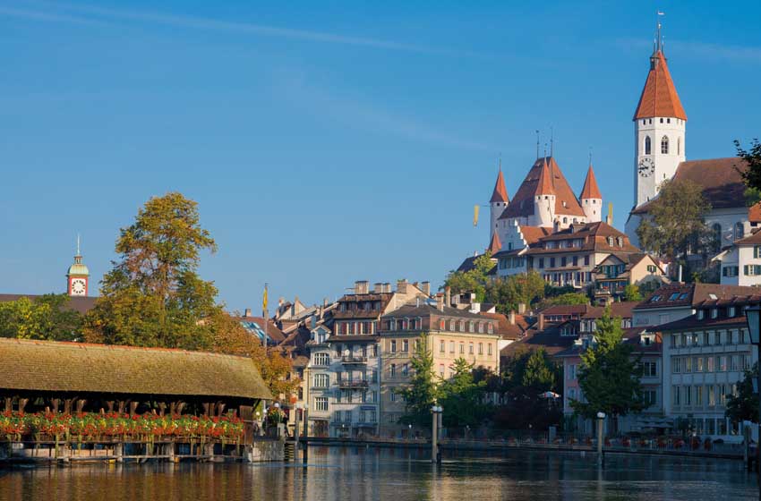 Svizzera-Oberland Bernese-Thun-castello e Obere Schleuse-fiume Aare