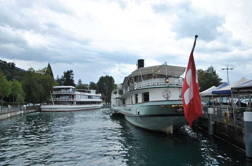 Svizzera-Oberland Bernese-lago di Thun-battello