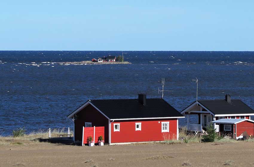 Finlandia-Hiekkasarkat-cottage fronte-mare