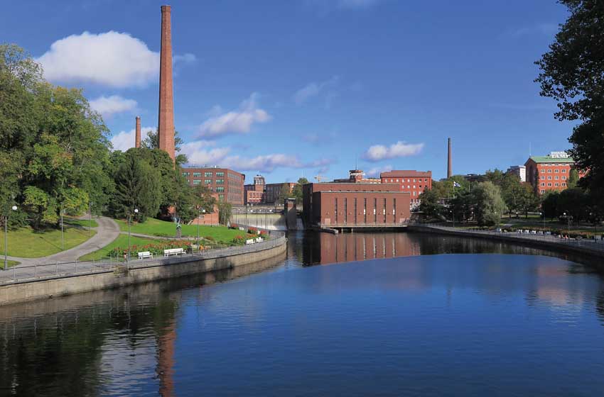 Finlandia-Tampere-veduta della città-lago-parco-edifici