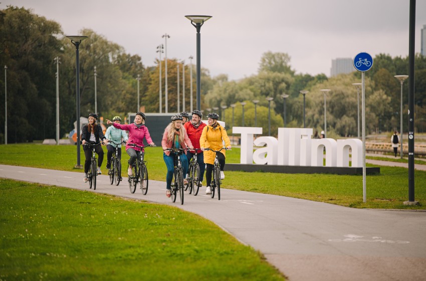 Estonia-Tallin-pista ciclabile-ciclisti