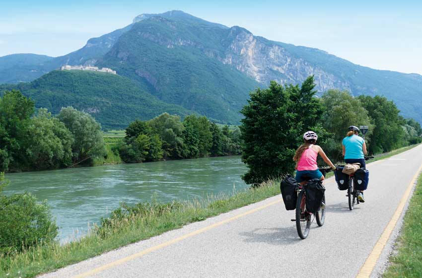cyclists on the Besenello cycle path