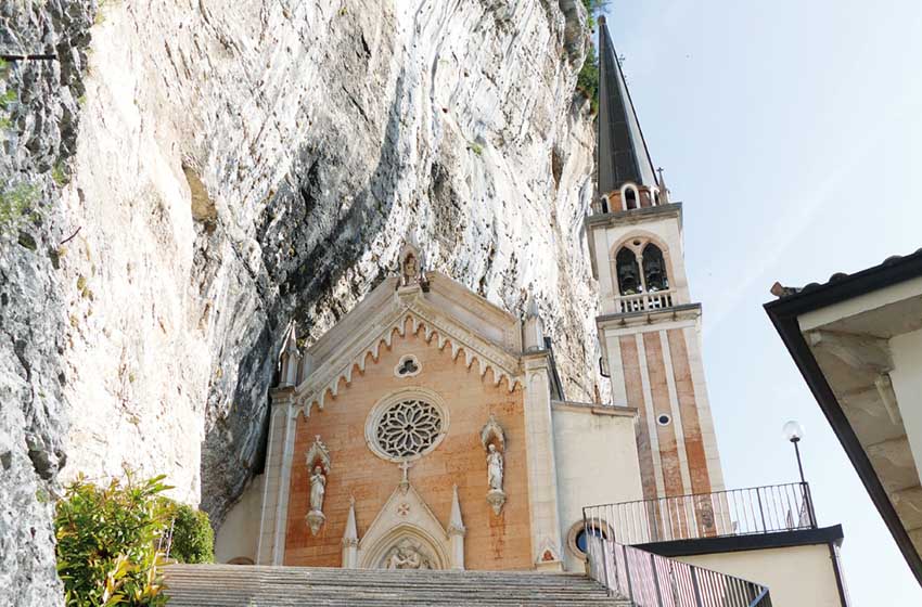 Brentino-Santuario-della-Madonna-della-Corona