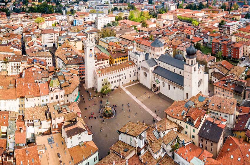 Trento-Piazza-del-Duomo