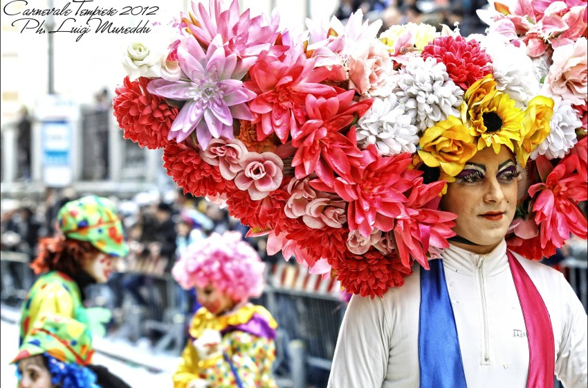 Sardegna-Tempio Pausania-Carnevale-maschera-sfilata-cappello di fiori