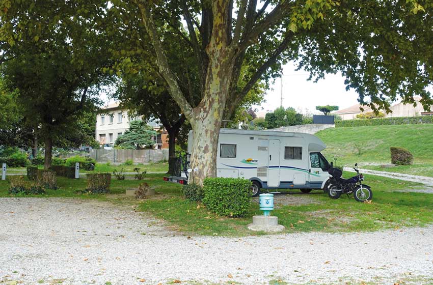 camper su Area-di-sosta-Hermitage