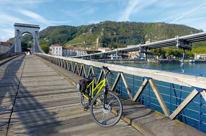 Viarhona-Tournon-sur-Rhone-Ponte-sospeso