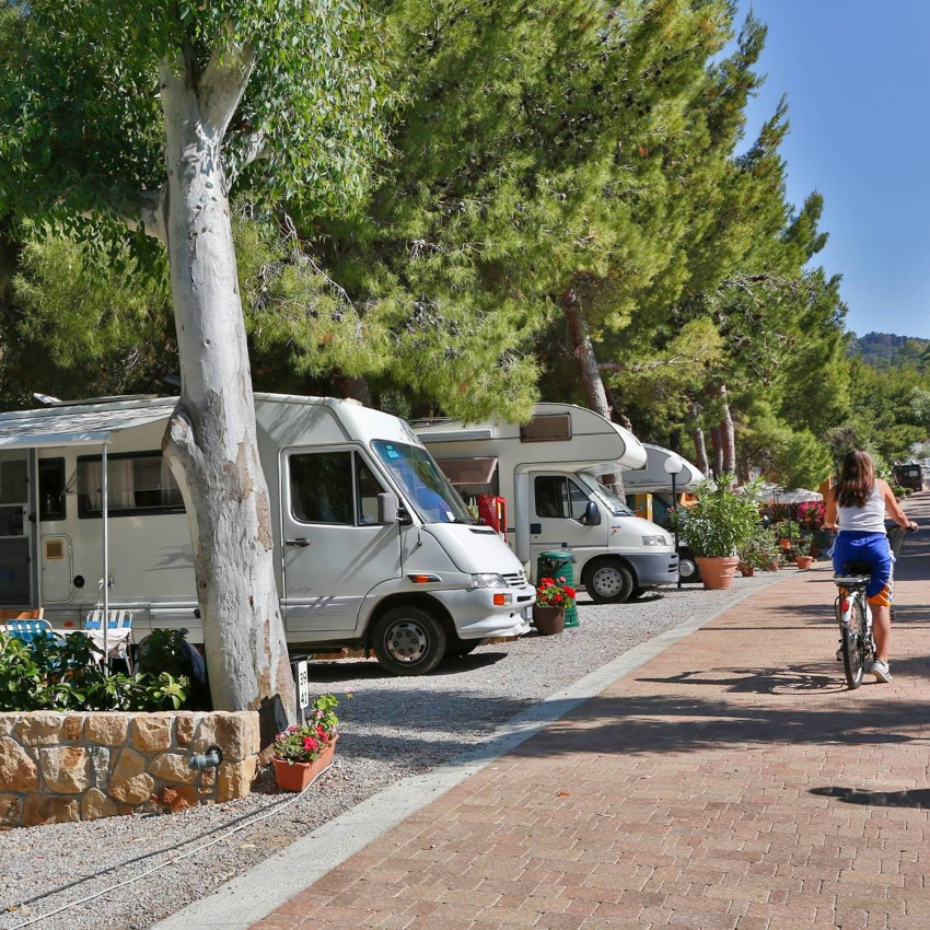 Sicilia-Cefalù-Camping Sanfilippo-camper-piazzole