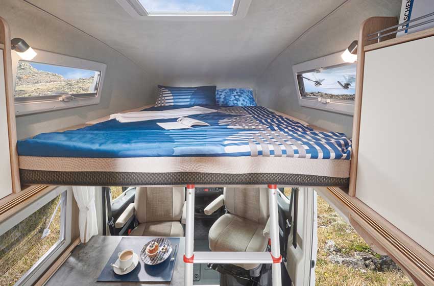 Van Corti letto nel tetto alto