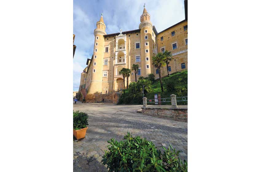 Marche-Urbino-Palazzo Ducale-facciata