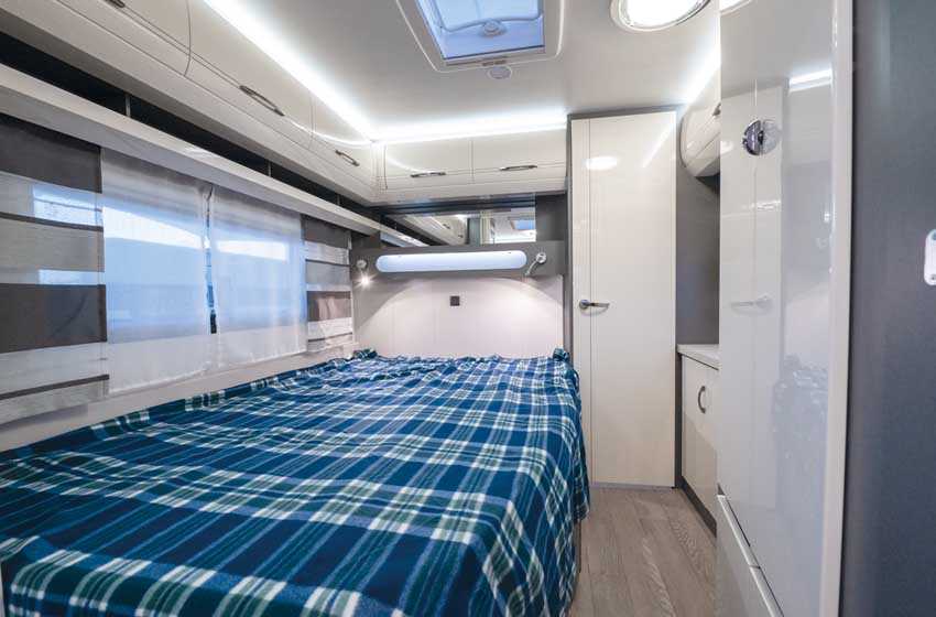 Caravan Hobby Excellent 495 WFB letto