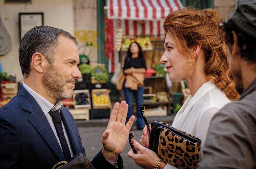 Campania-Salerno-Ana Caterina Morariu e Massimiliano Gallo in una scena della serie tv Vincenzo Malinconico avvocato d'insuccesso